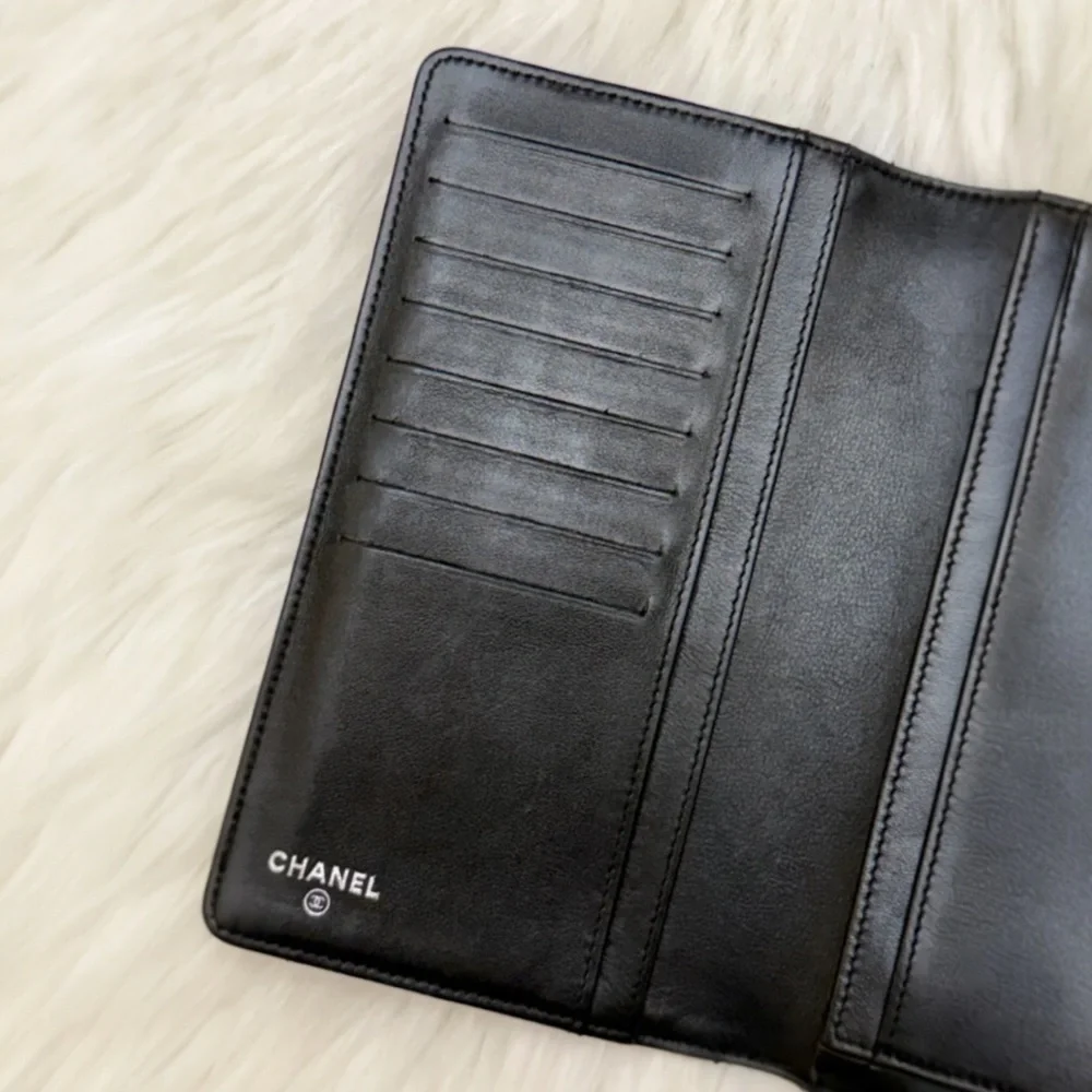 CHANEL - BICOLORE BLACK QUILTED LEATHER LONG BIFOLD WALLET